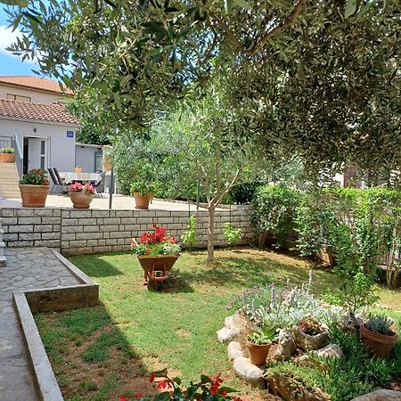 Holiday Home Dorina Pula Bagian luar foto