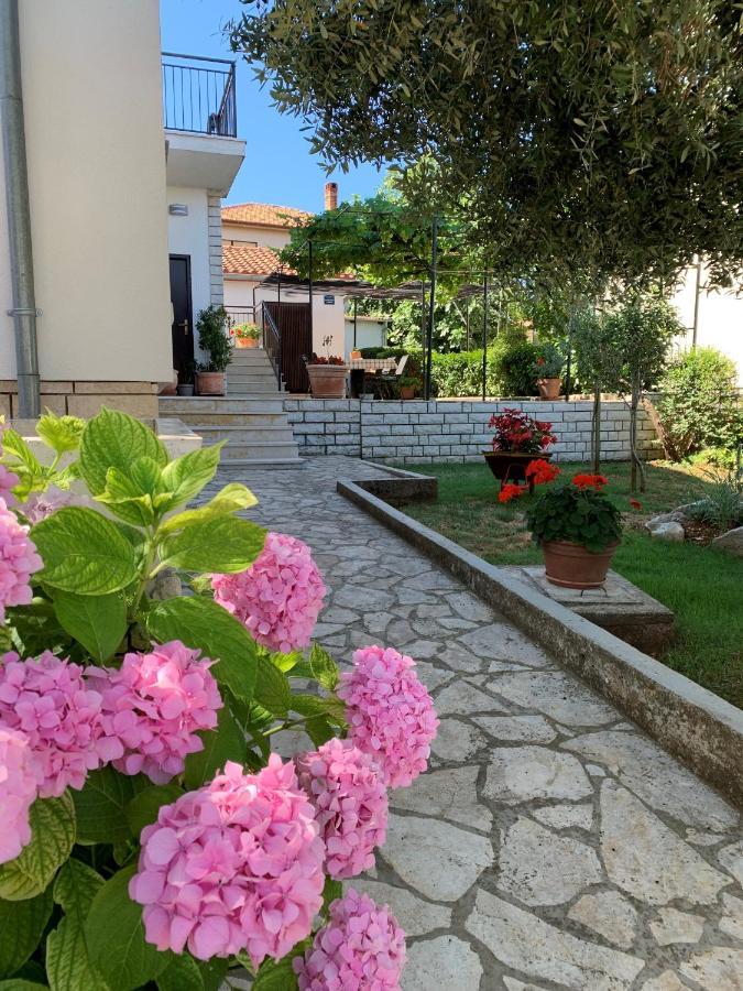 Holiday Home Dorina Pula Bagian luar foto