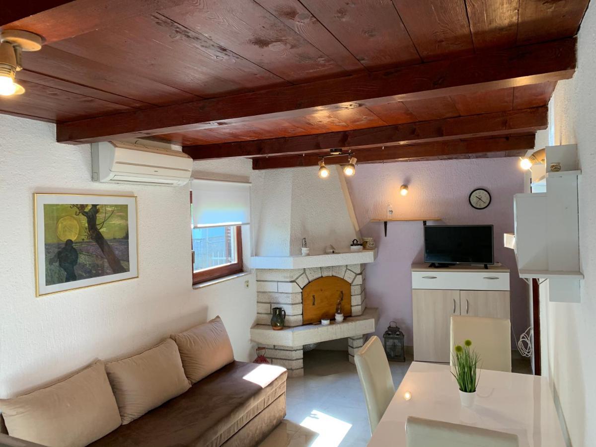 Holiday Home Dorina Pula Bagian luar foto