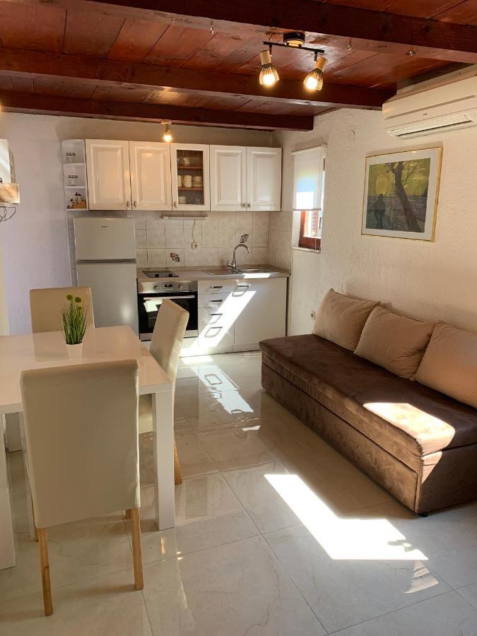 Holiday Home Dorina Pula Bagian luar foto