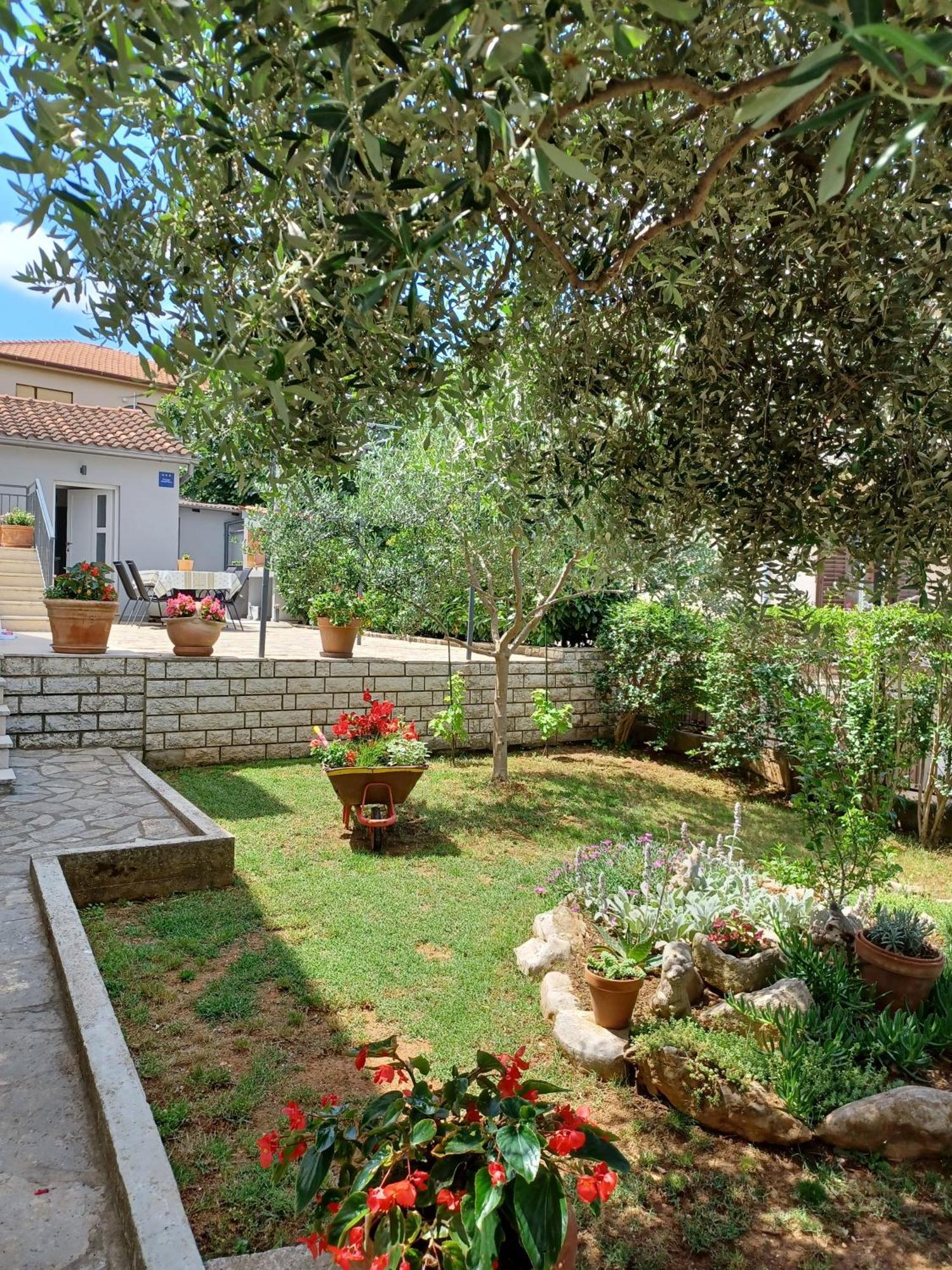Holiday Home Dorina Pula Bagian luar foto